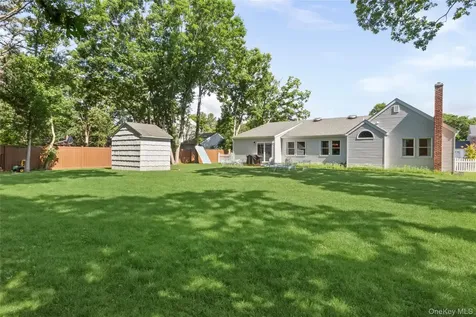 18 Ashford Drive Bohemia NY 11716