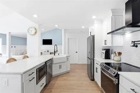 18 Ashford Drive Bohemia NY 11716