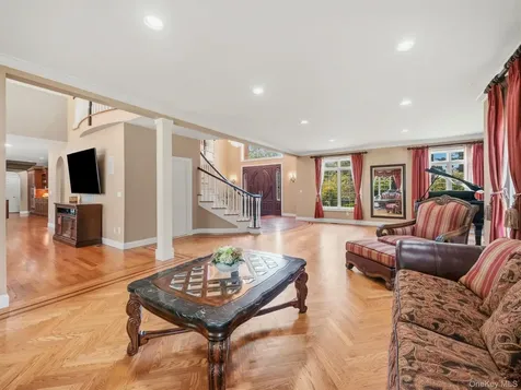 637 S Mountain Road New City NY 10956