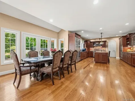 637 S Mountain Road New City NY 10956