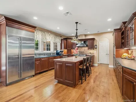 637 S Mountain Road New City NY 10956