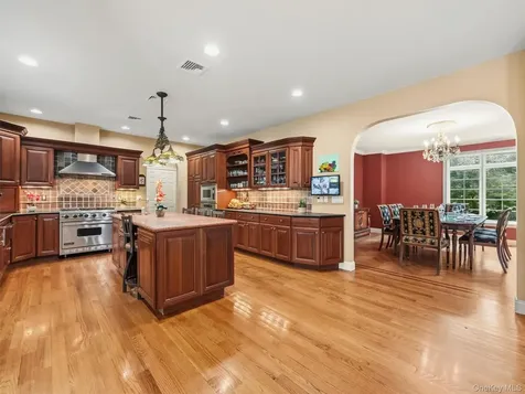 637 S Mountain Road New City NY 10956