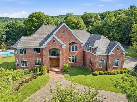 637 S Mountain Road New City NY 10956
