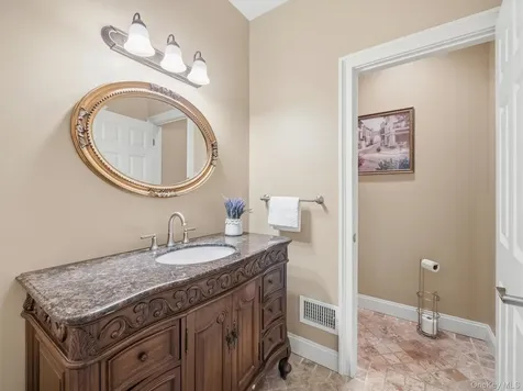 637 S Mountain Road New City NY 10956