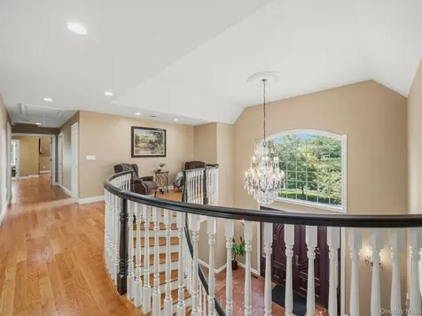 637 S Mountain Road New City NY 10956