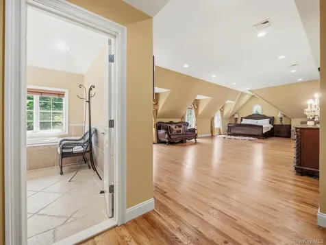 637 S Mountain Road New City NY 10956