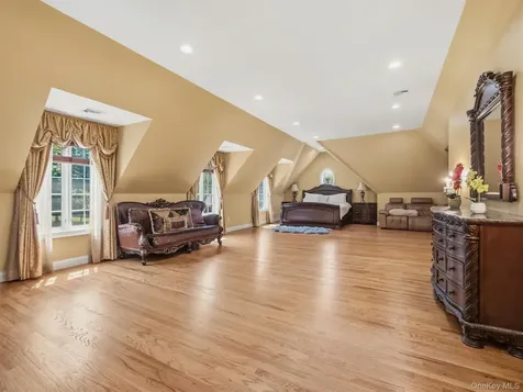 637 S Mountain Road New City NY 10956