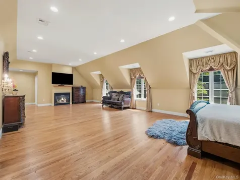 637 S Mountain Road New City NY 10956