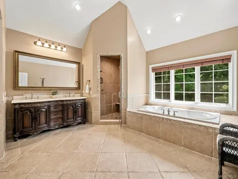 637 S Mountain Road New City NY 10956