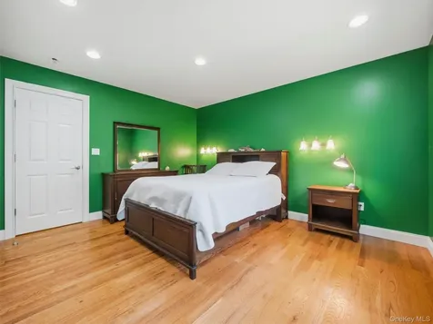 637 S Mountain Road New City NY 10956