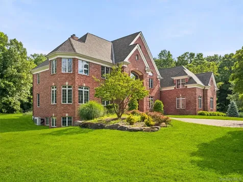 637 S Mountain Road New City NY 10956