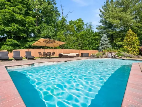 637 S Mountain Road New City NY 10956