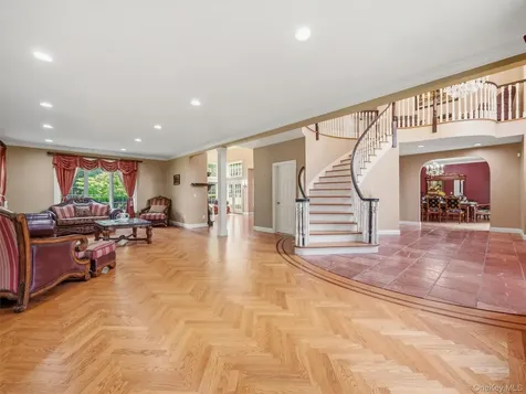 637 S Mountain Road New City NY 10956