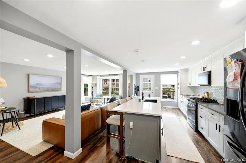 736 Pelhamdale Avenue New Rochelle NY 10801