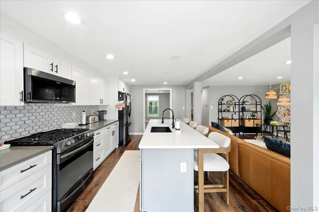 736 Pelhamdale Avenue New Rochelle NY 10801