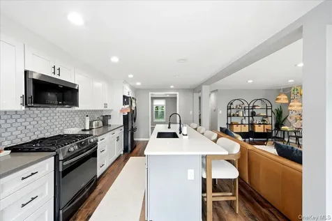 736 Pelhamdale Avenue New Rochelle NY 10801