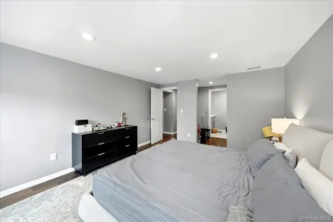 736 Pelhamdale Avenue New Rochelle NY 10801