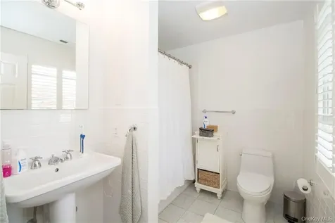 4 Dalphin Drive Rye NY 10580