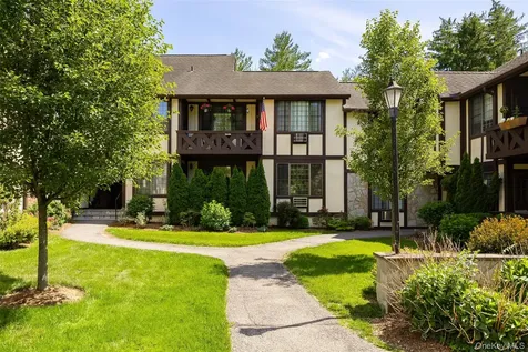 8 Foxwood Drive Pleasantville NY 10570