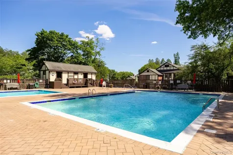 8 Foxwood Drive Pleasantville NY 10570