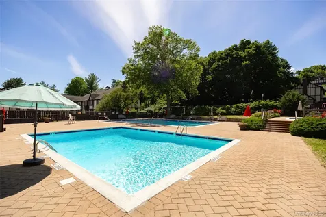 8 Foxwood Drive Pleasantville NY 10570