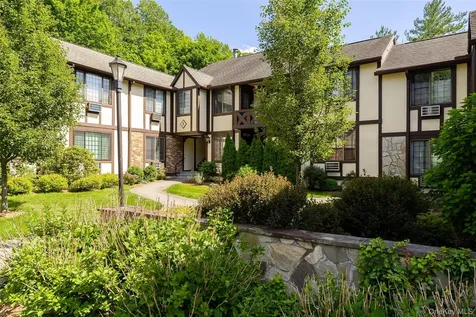 8 Foxwood Drive Pleasantville NY 10570