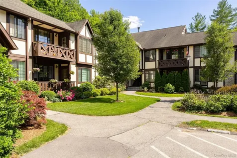 8 Foxwood Drive Pleasantville NY 10570