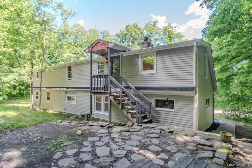 26 Old Hollow Road Clinton Corners NY 12514