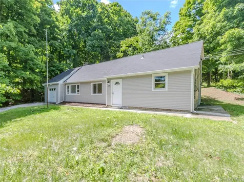 26 Old Hollow Road Clinton Corners NY 12514