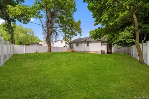 207 Wright Street Westbury NY 11590