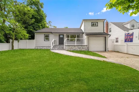 207 Wright Street Westbury NY 11590
