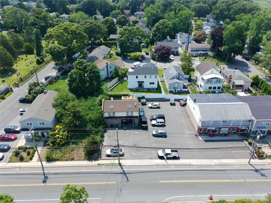 44 Bayville Avenue Bayville NY 11709
