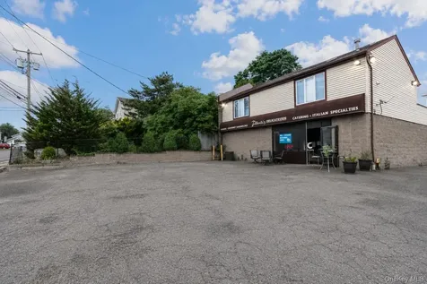 44 Bayville Avenue Bayville NY 11709