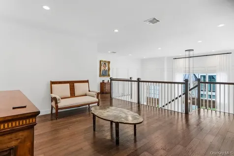 82101 Spruce Pond Circle Plainview NY 11803