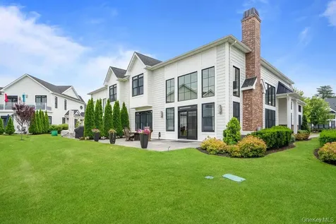 82101 Spruce Pond Circle Plainview NY 11803