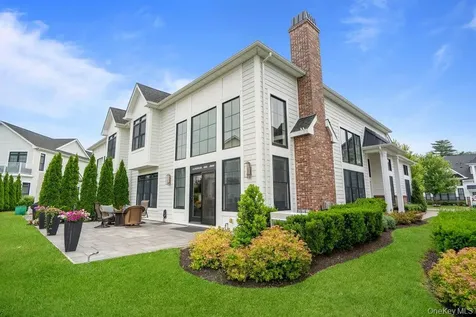 82101 Spruce Pond Circle Plainview NY 11803