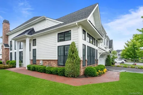 82101 Spruce Pond Circle Plainview NY 11803