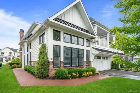 82101 Spruce Pond Circle Plainview NY 11803