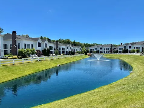 82101 Spruce Pond Circle Plainview NY 11803