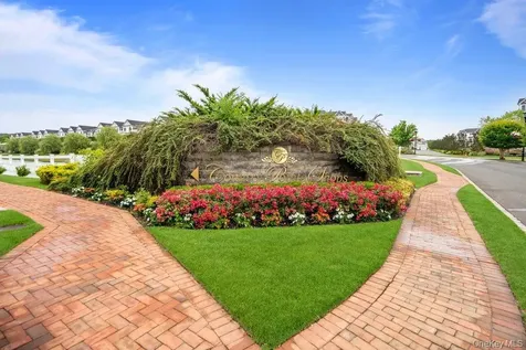 82101 Spruce Pond Circle Plainview NY 11803