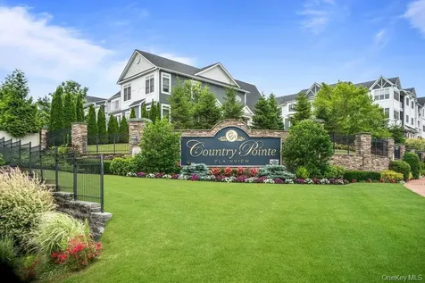 82101 Spruce Pond Circle Plainview NY 11803