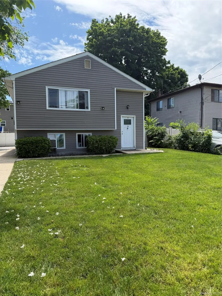 33 Washington Avenue Deer Park NY 11729