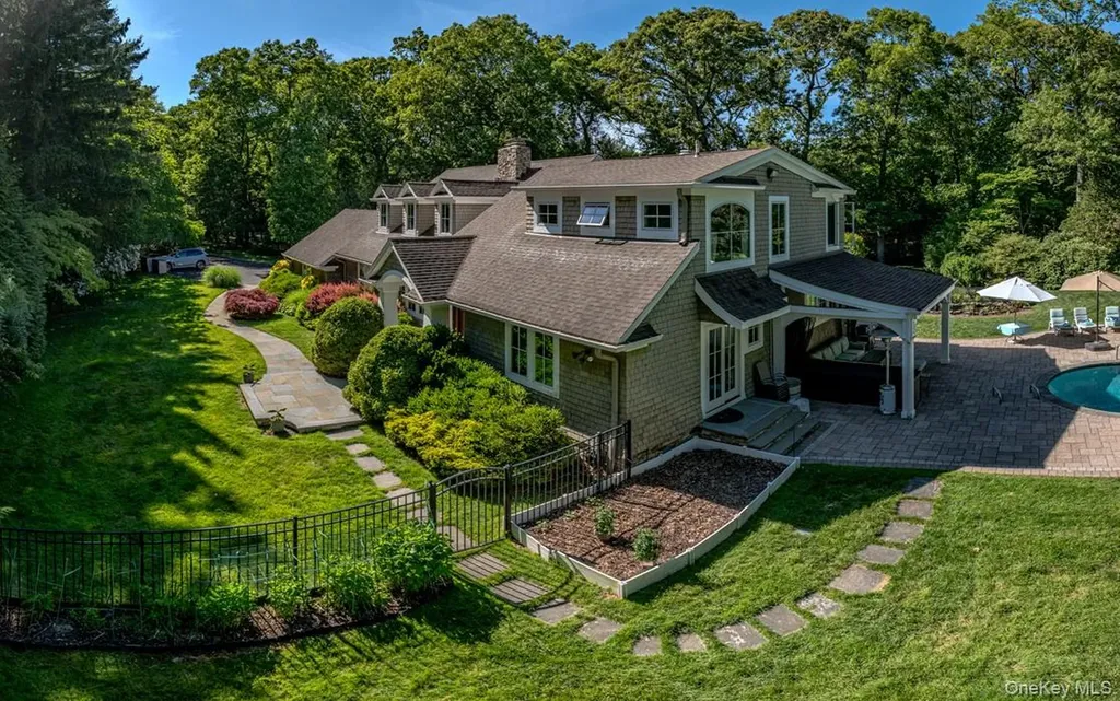 55 Wynn Court Muttontown NY 11791