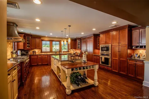 55 Wynn Court Muttontown NY 11791