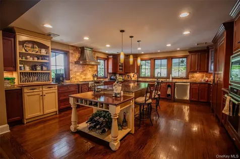 55 Wynn Court Muttontown NY 11791