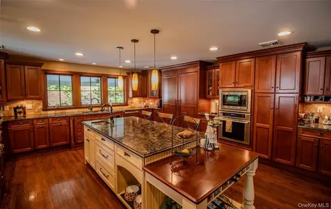 55 Wynn Court Muttontown NY 11791