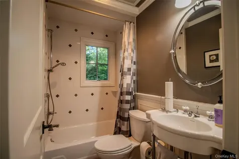 55 Wynn Court Muttontown NY 11791