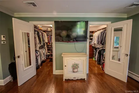 55 Wynn Court Muttontown NY 11791
