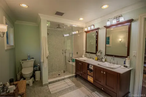 55 Wynn Court Muttontown NY 11791