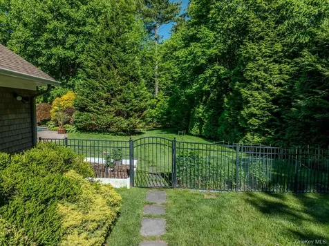 55 Wynn Court Muttontown NY 11791